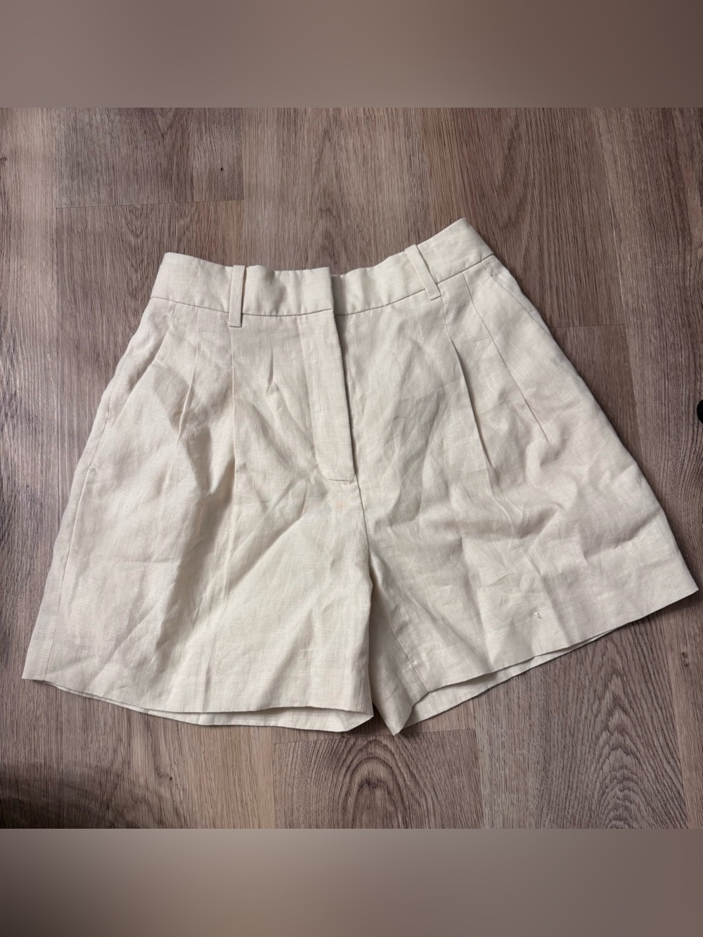 Aritza Wilfred Effortless Linen Shorts Cream High-Waist Pleated Shorts